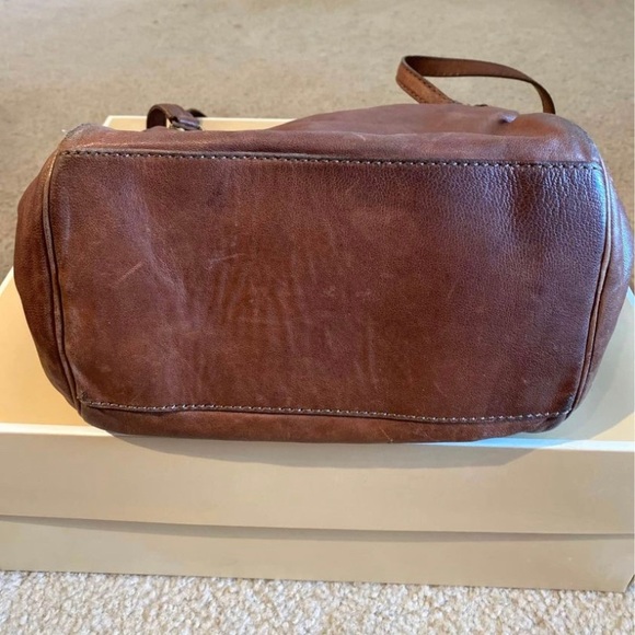 MARC BY MARC JACOBS BLACK LEATHER PETAL TO THE METAL POUCHETTE CROSSBODY BAG. - Picture 3 of 12